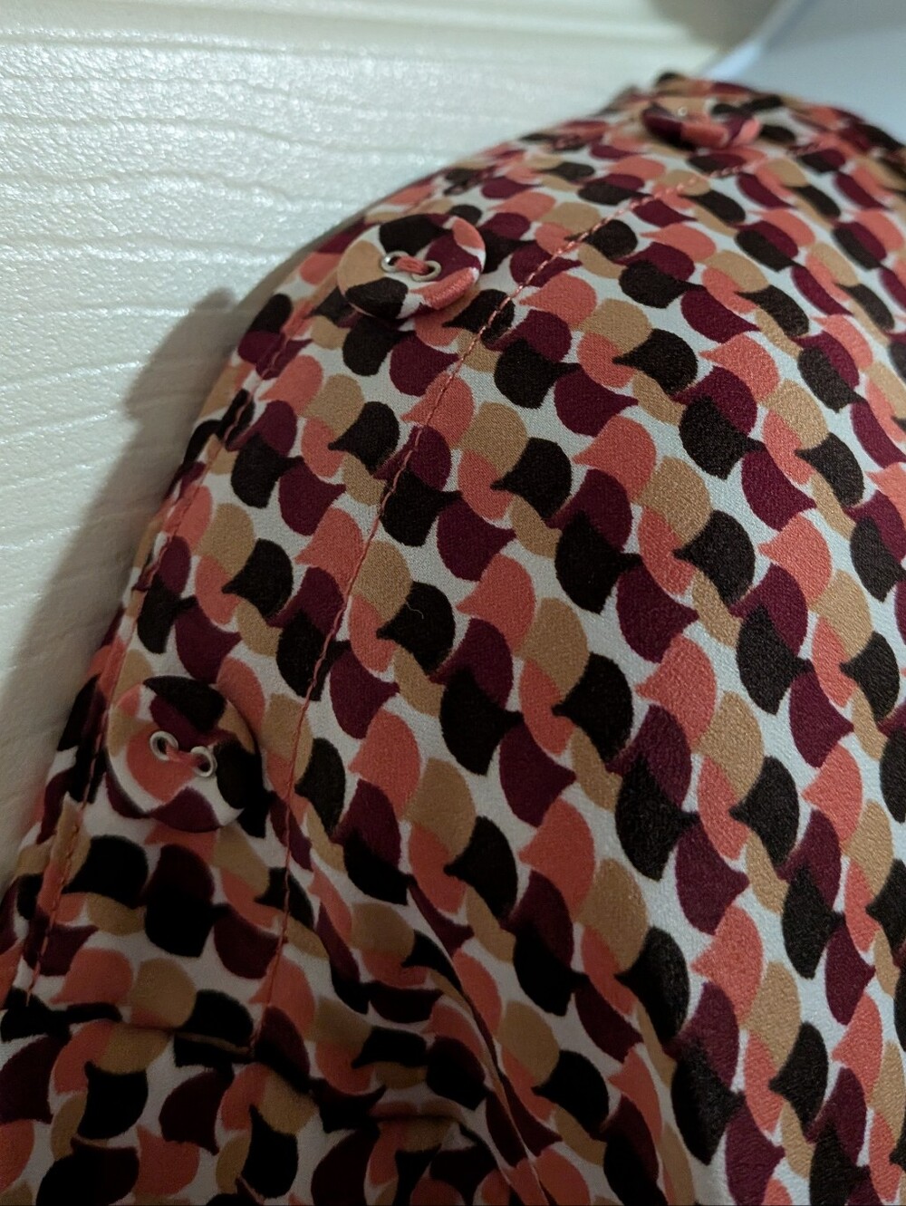 NWT Liz Claiborne 3X Burgundy Passion Geo Blouse - Picture 5 of 5